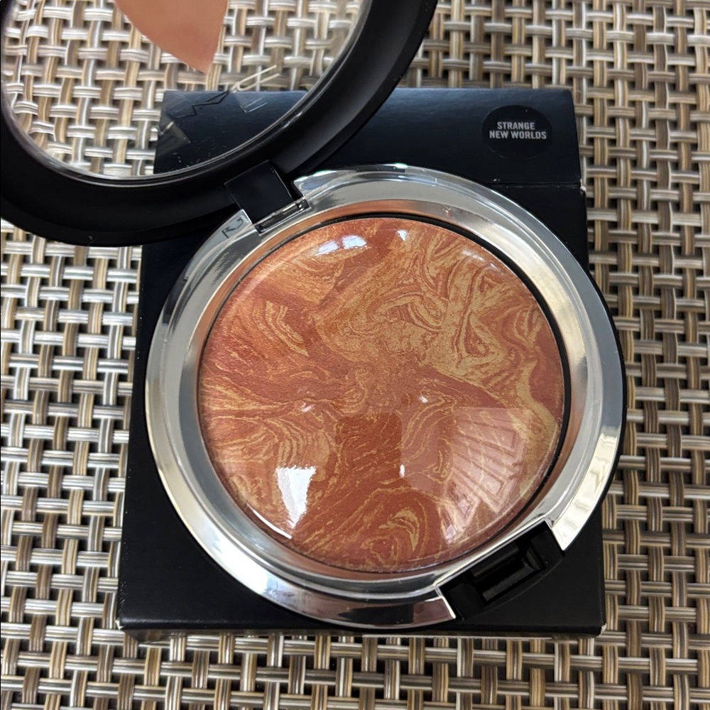 MAC COSMETICS Star Trek  LIMITED EDITION POWDER - Strange New Worlds - New